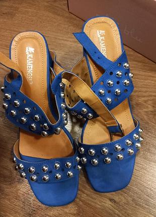 Дуже зручні, на низькому каблуку босоніжки, стан ідеальний