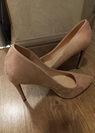 Туфли на каблуке, пудра