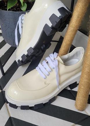 Лакові сліпони жиночі туфлі