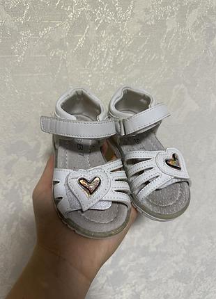 Детские босоножкие белые кожаные для девочки