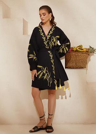 Платье с коласками на запах