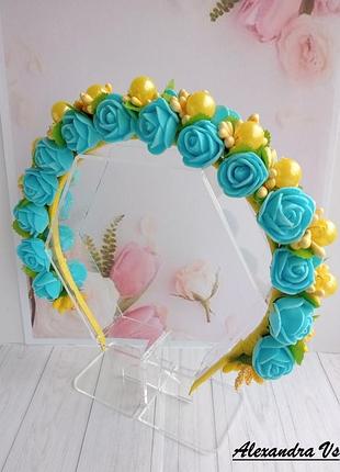 Желто-голубой венок обруч с розочками