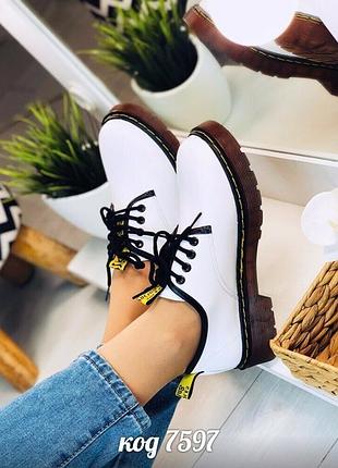 Белые стильные туфли из эко кожи 38 и 39