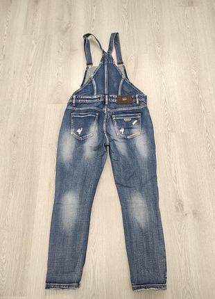 Жіночий джинсовий комбінезон