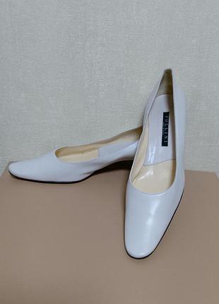 Кожаные женские туфли pollini 36-37 размер цвет айвори.