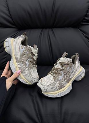 Кросівки жіночі спортивні