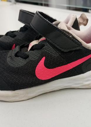 Фирменные кроссовки