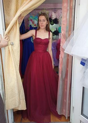 Випускна/вечірня сукня корсетна в блискітках (гарно переливається на сонці) пишний низ з фатину.