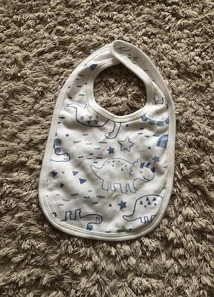 Слюнявчик на 3-6 месяца