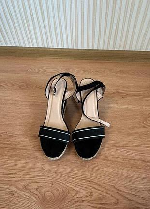 Босоножки на платформе