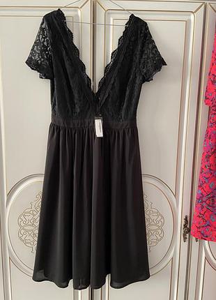 Платье черное клешное с глубоким вырезом, размер с