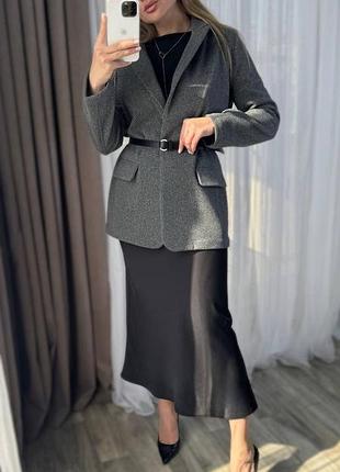 Жакетжакет - пальто 

ремень +100 грн