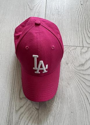 Рожева фірменна кепка