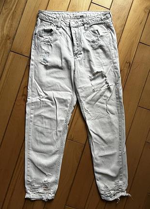 Белые джинсы мом