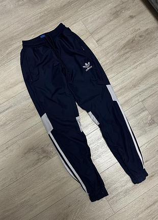 Спортивные штаны adidas