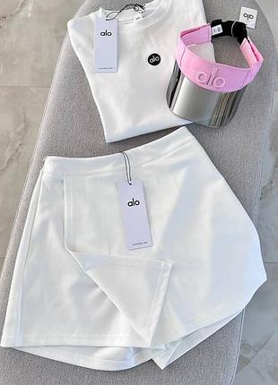 Білий брендовий костюм alo