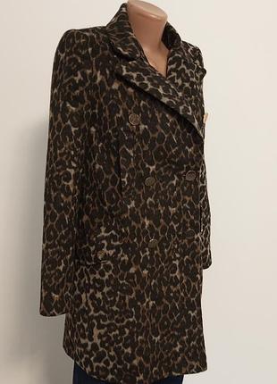 Пальто в леопардовий прінт 
 демисизоне ,комір відстегівается