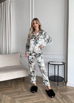 Женская пижама очень приятная ткань шелковая рубашка и штаны удобные не сковывают в движении