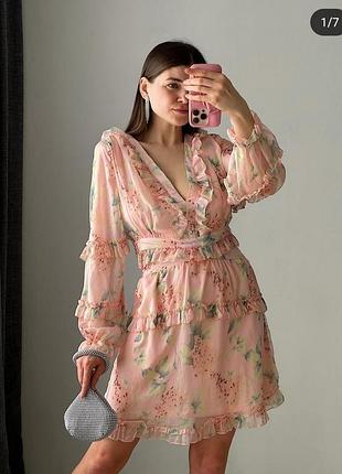 Нежное платье с красивой спинкой quiz