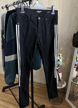 Мужские джинсы-скины с лампасами