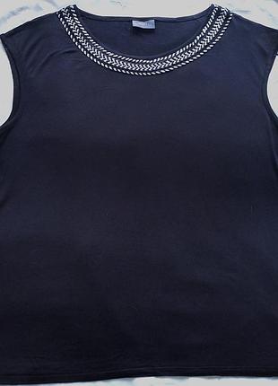 Красивая женская футболка красивого размера