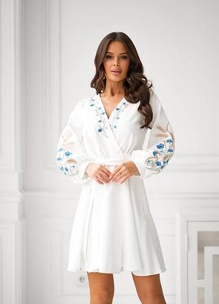 Платье на запах с вышивкой