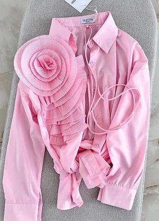 Сорочка valentin o блузка з великою квіткою розою рожева пудрова укорочена