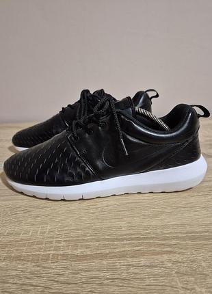 Кроссовки nike.