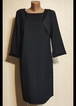 Класична сукня-футляр бренда sisley.