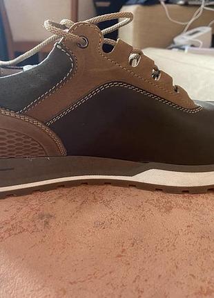 Кросівки чоловічі