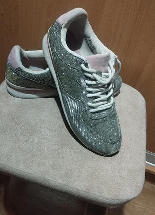 Гарні кросівки