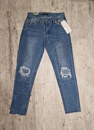 Джинсы с жемчужинами синего цвета