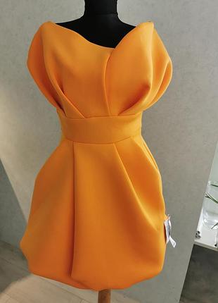 Яркое желто-горячее платье