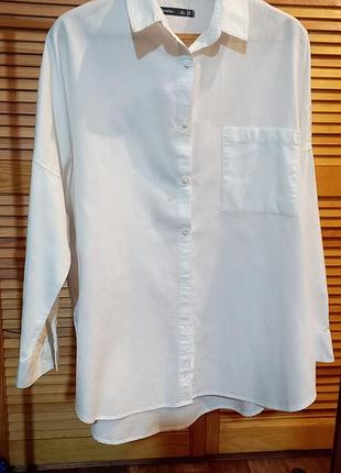 Белая женская рубашка с вышивкой на спине