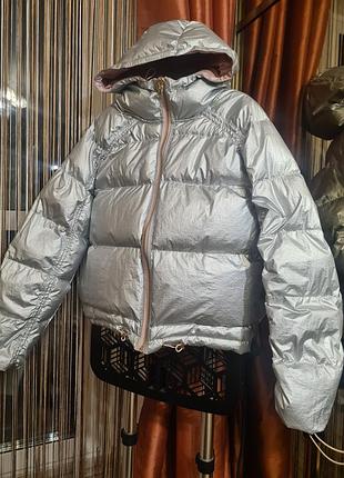 Курточка короткая двусторонняя l или xl. 
ог 120 см.
