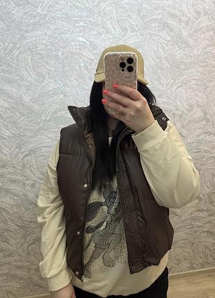 Стильная жилетка спортивная