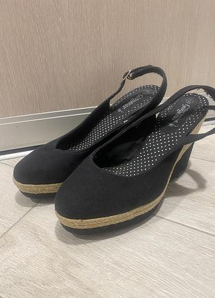 Туфлі жіночі