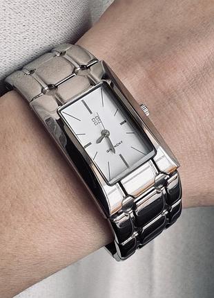 Givenchy автентичний жіночий годинник