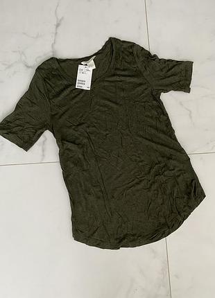 Футболка цвета хаки шведского бренда h&m