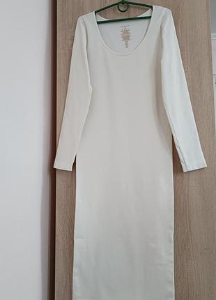 Очень красивое женское платье-миди в рубчик