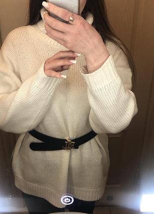 Теплый удлиненный свитер под шею prettylittlething