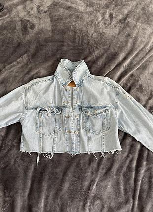 Вкорочена джинсова куртка