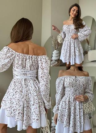 Платье со шнуковкой по спинке