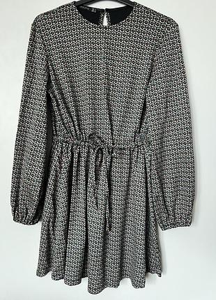 Сукня з довгим рукавом