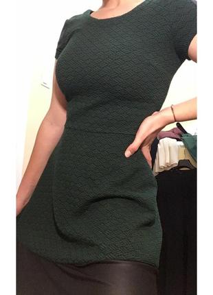 Зелене плаття, знизу вставка з імітацією під шкіру(але ні) і на рукавах теж вставки