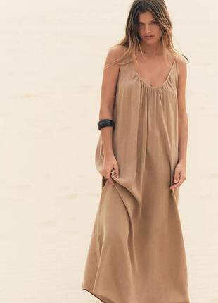 Струме плаття середньої довжини