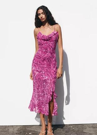 Платье средней длины с принтом