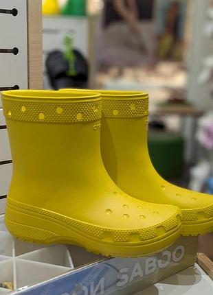 Крокс класік чоботи гумові жіночі жовті crocs classic rain boot sunflower