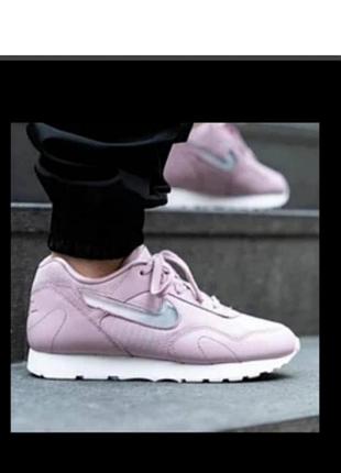 Кросівки відомого бренду nike