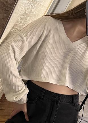 Оверсайз короткий свитер кроп топ белый